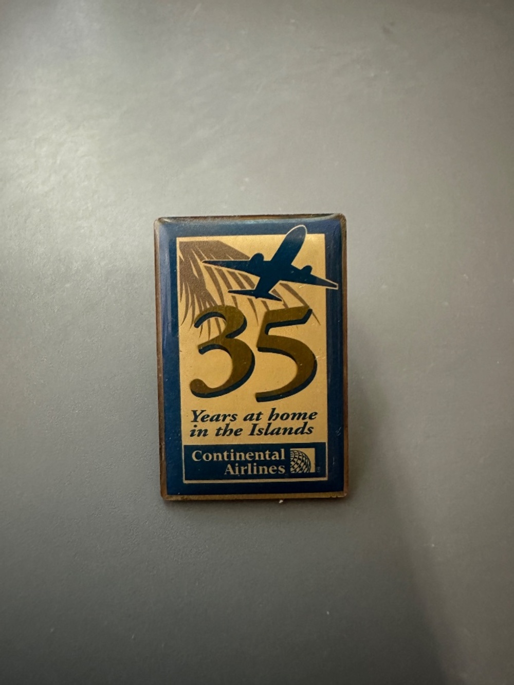 3 Vintage Continental Micronesia Airlines Pins 30-35 Years at Home in the Island - Picture 3 of 5